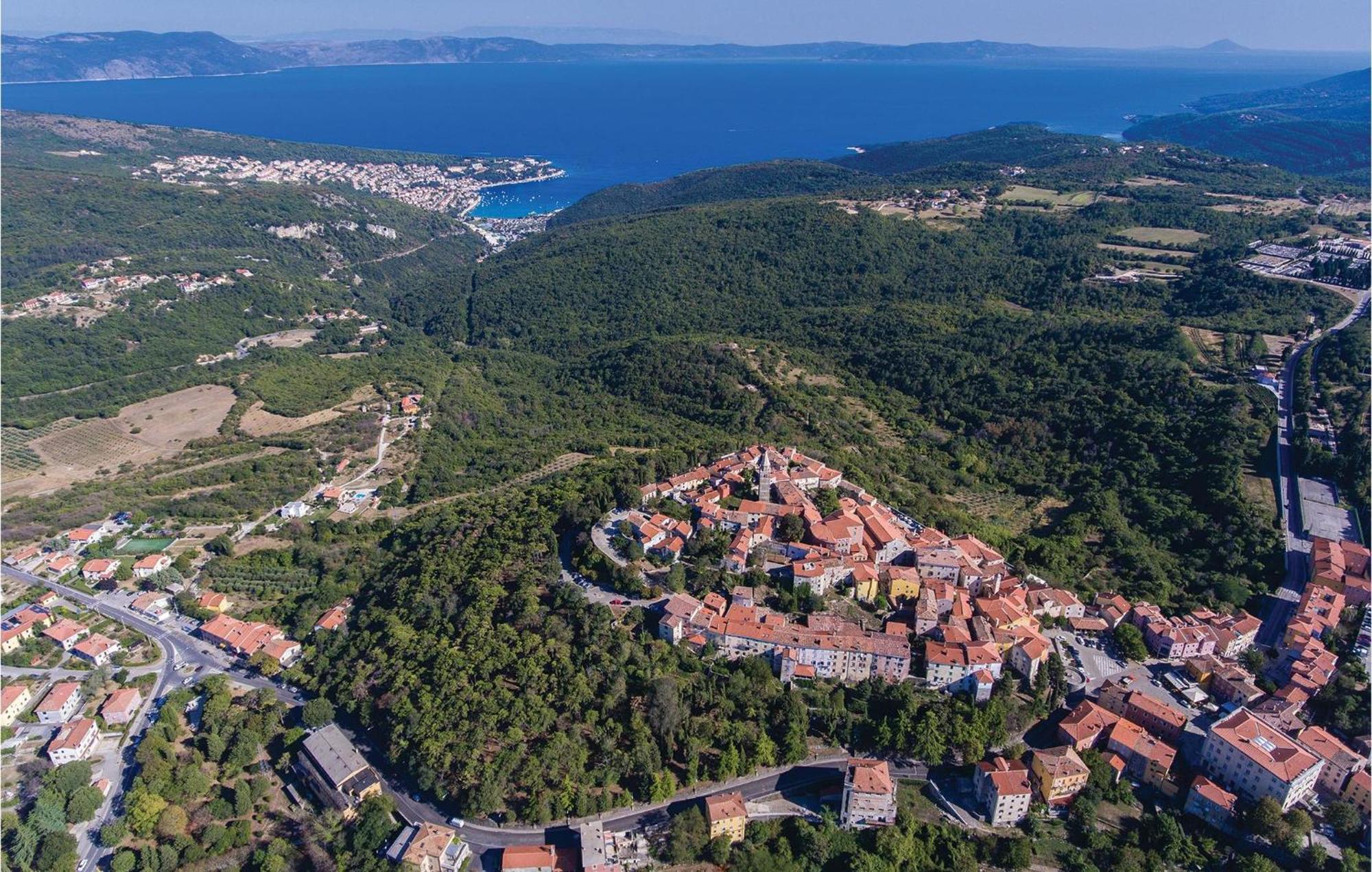 2 Bedroom Gorgeous Apartment In Labin Raša エクステリア 写真